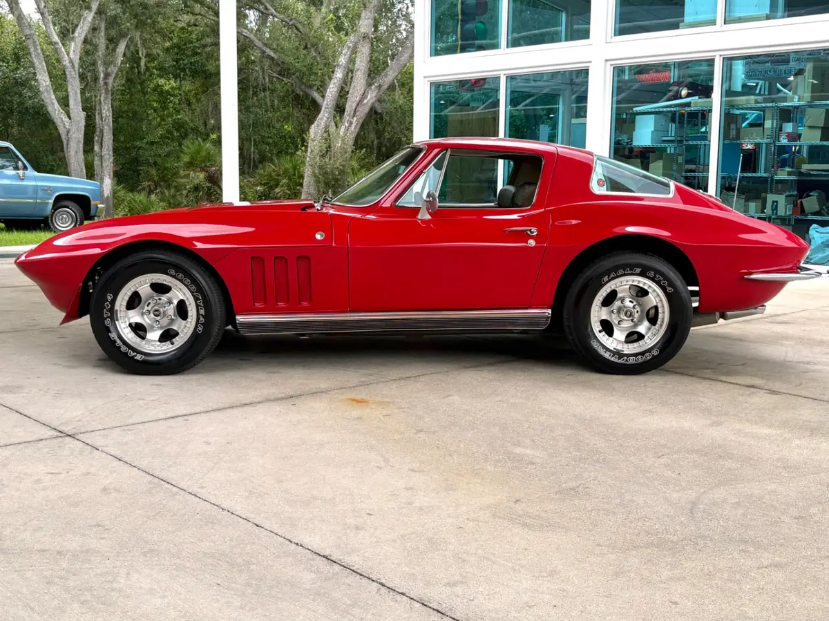 Vehicle photo 10