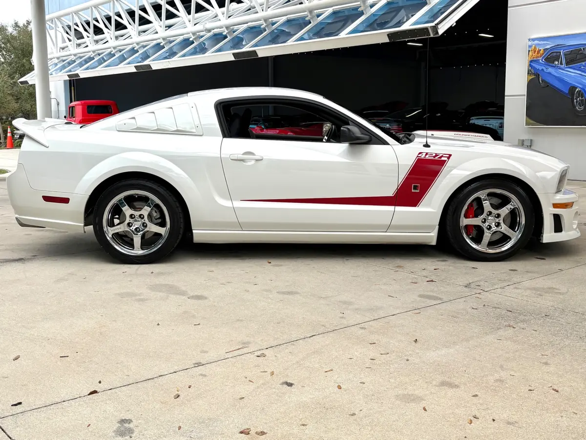 Vehicle photo 5