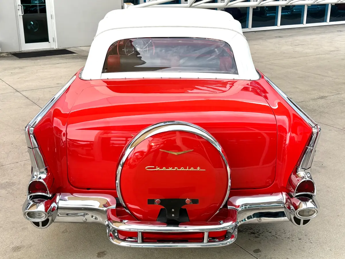 Vehicle photo 24