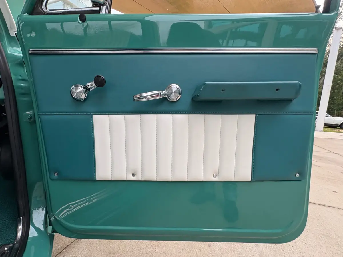 Vehicle photo 41