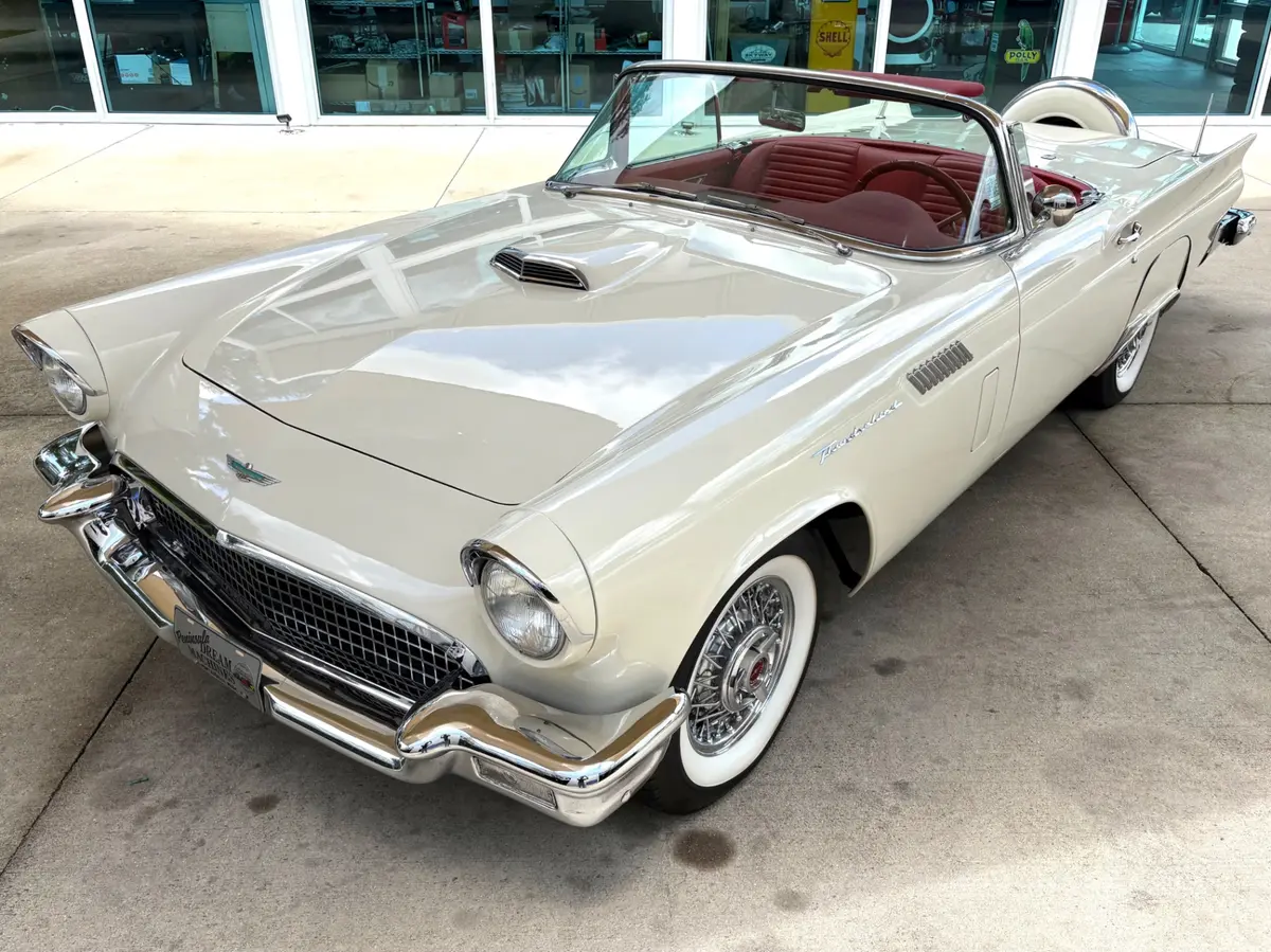 Vehicle photo 20