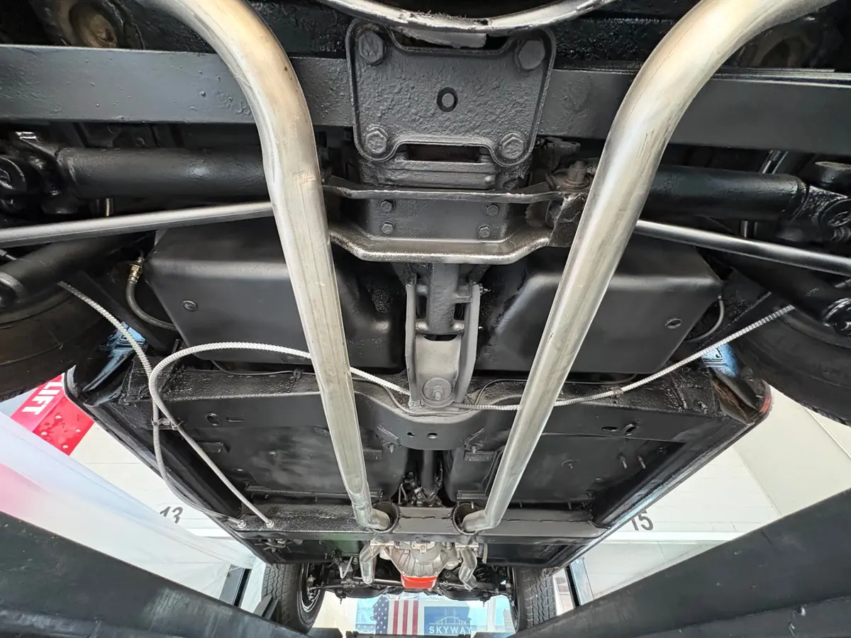 Vehicle photo 56