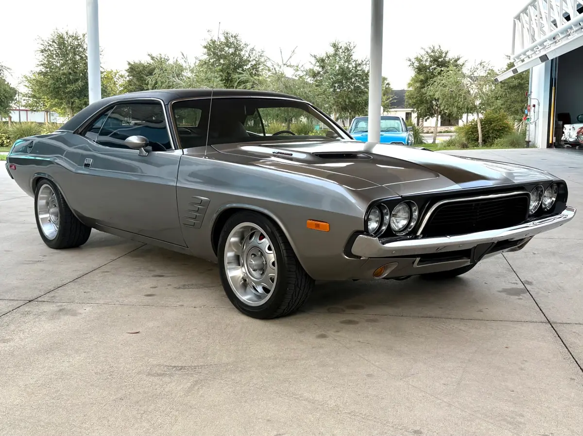 Vehicle photo 4