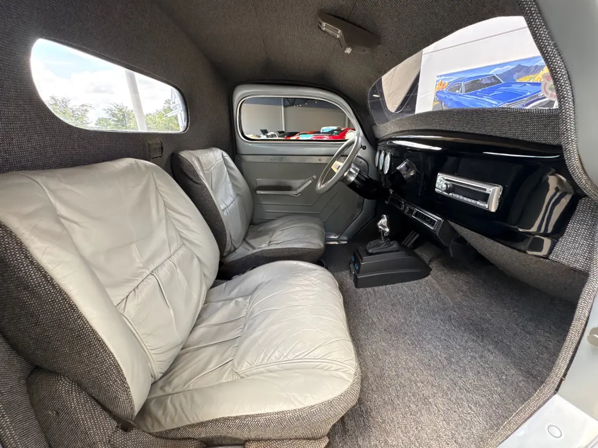 Vehicle photo 38