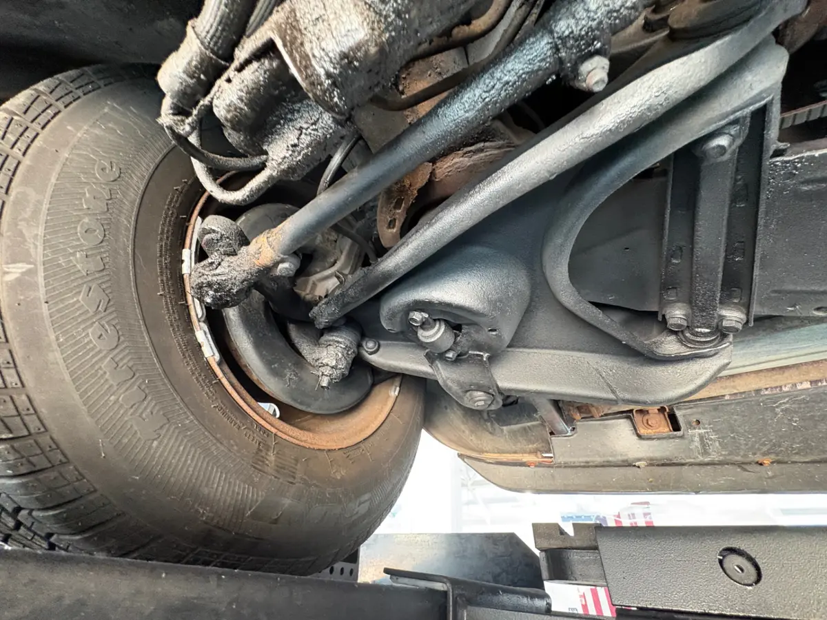 Vehicle photo 52
