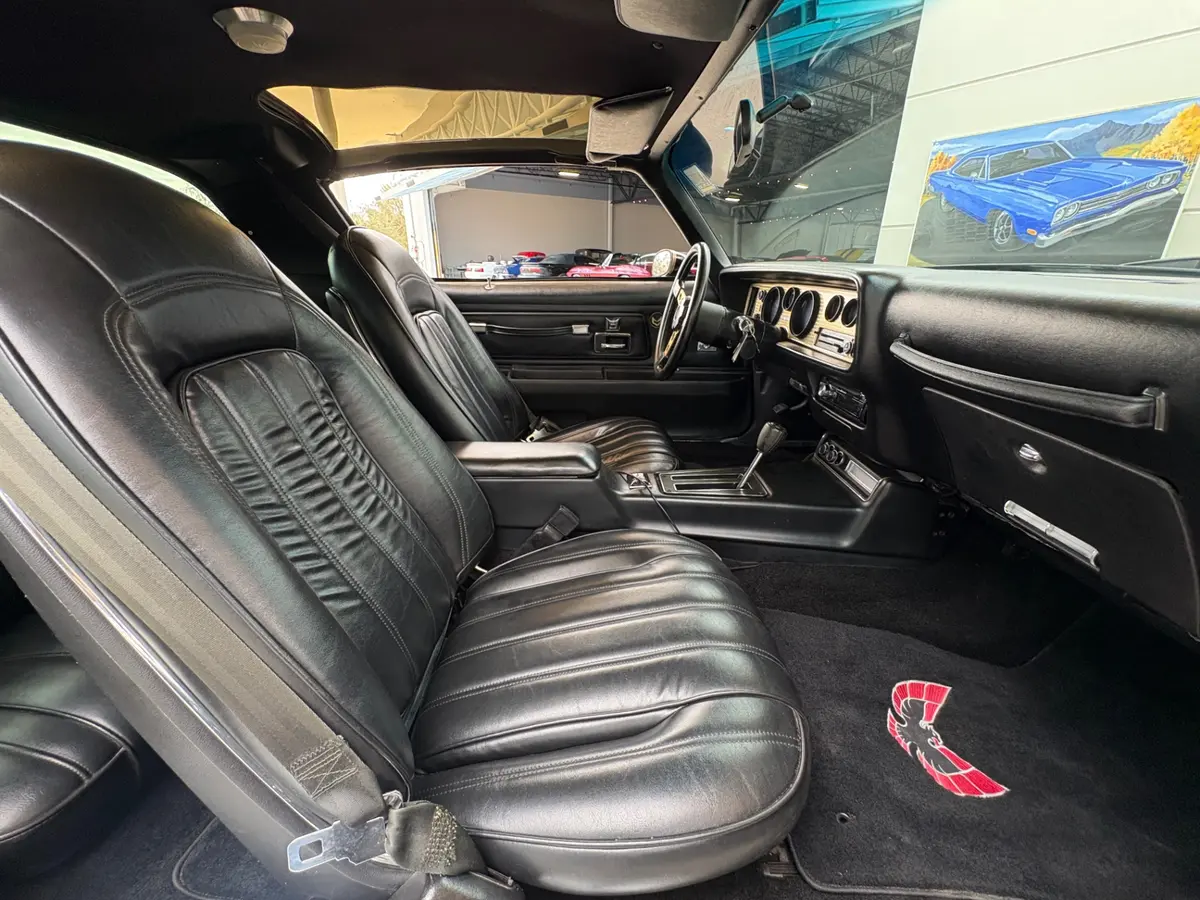 Vehicle photo 52