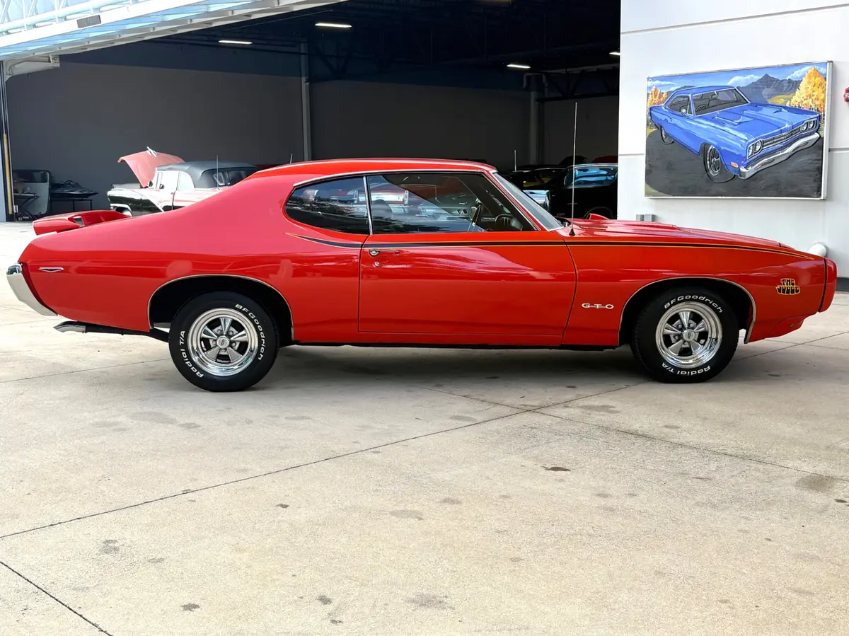 Vehicle photo 5