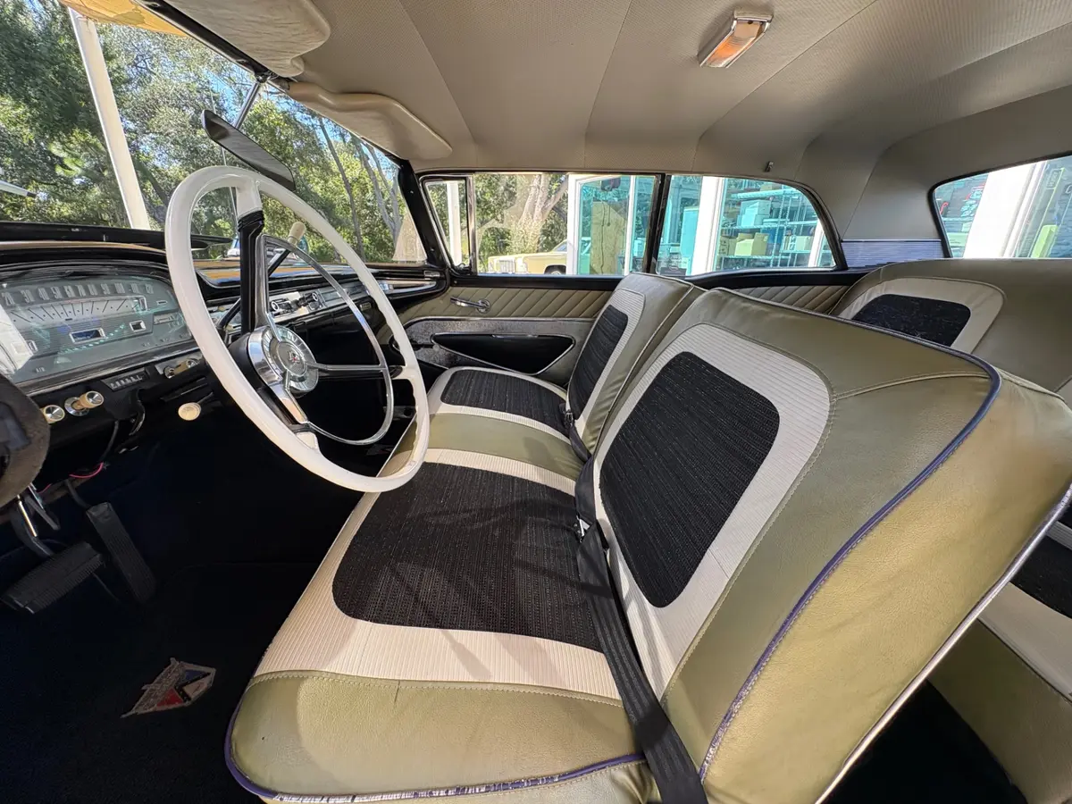 Vehicle photo 31