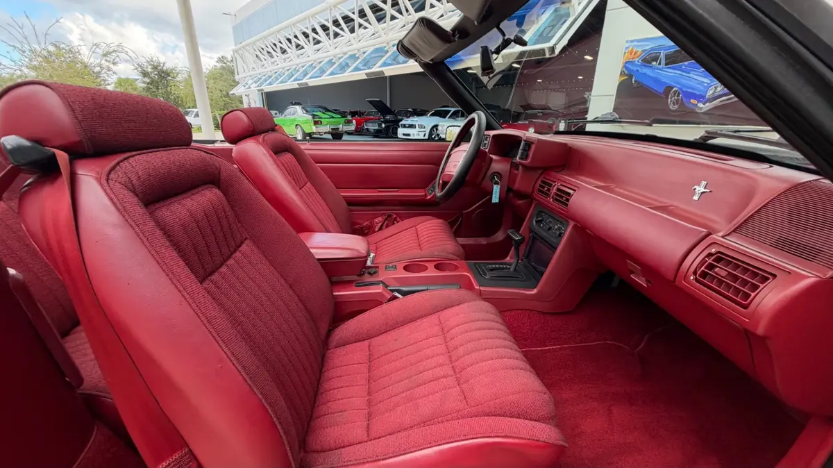 Vehicle photo 45