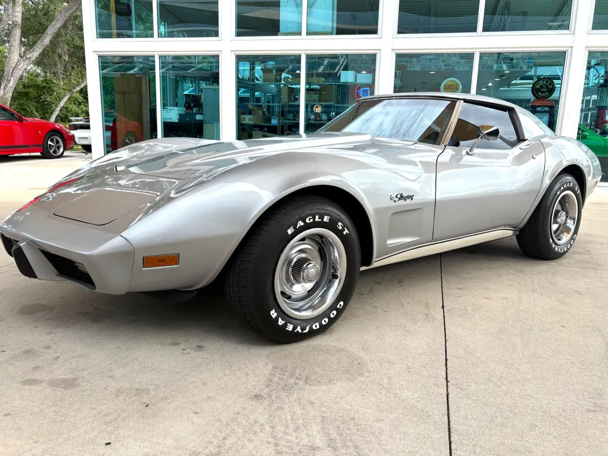 Vehicle photo 12