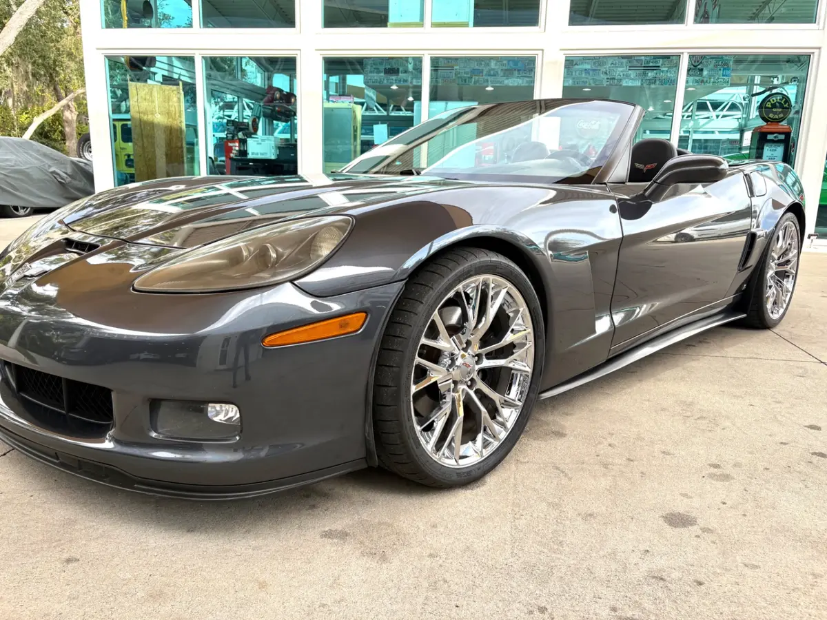Vehicle photo 12