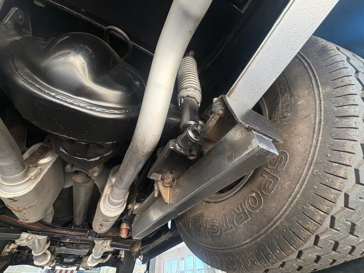Vehicle photo 44