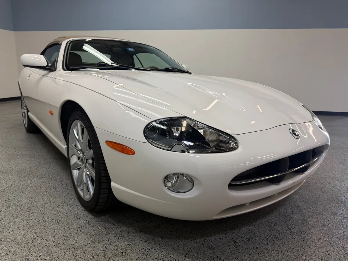 Vehicle photo 9
