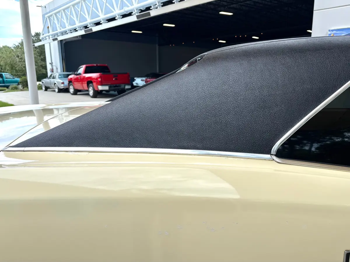 Vehicle photo 24