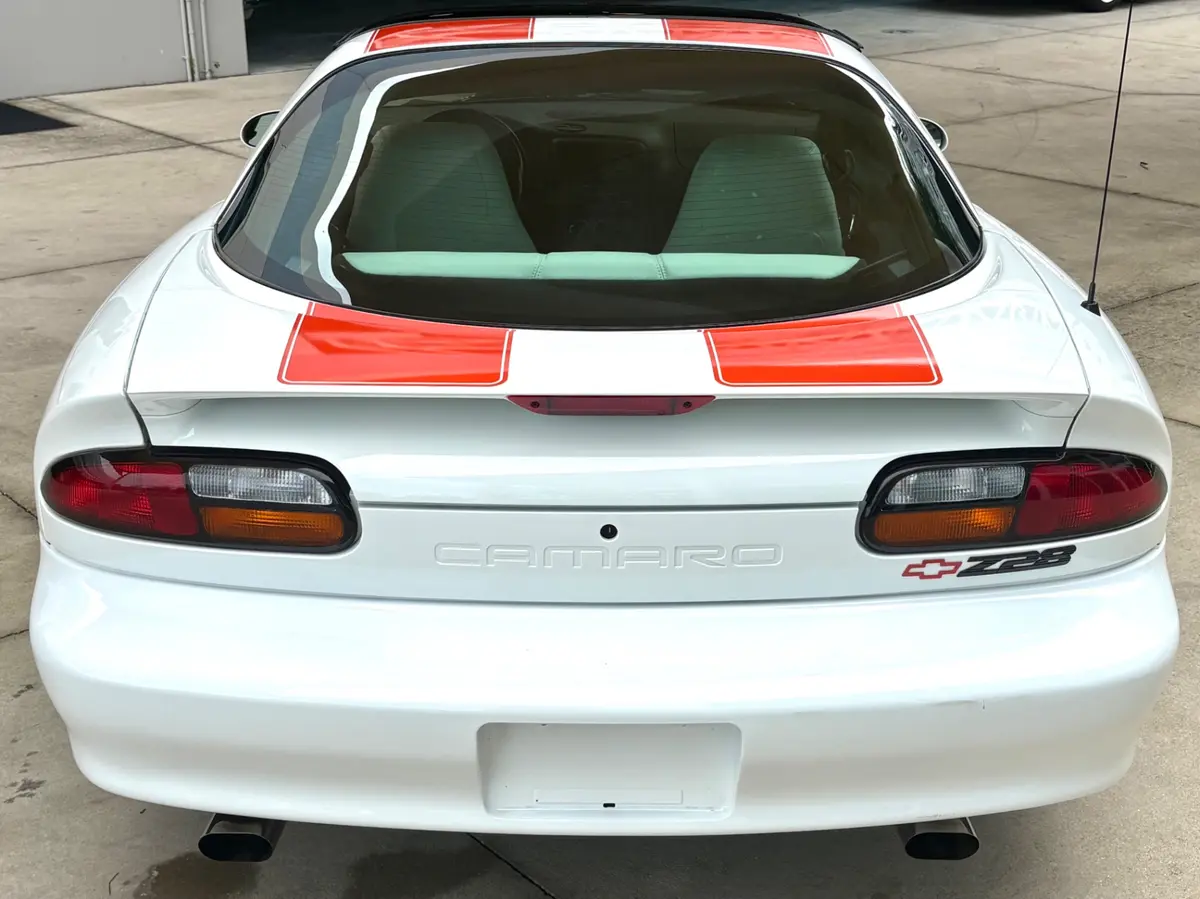 Vehicle photo 8