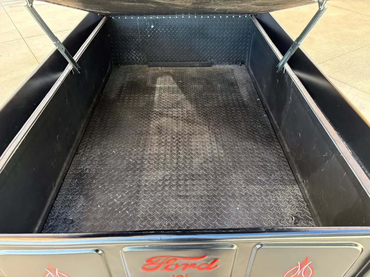 Vehicle photo 7