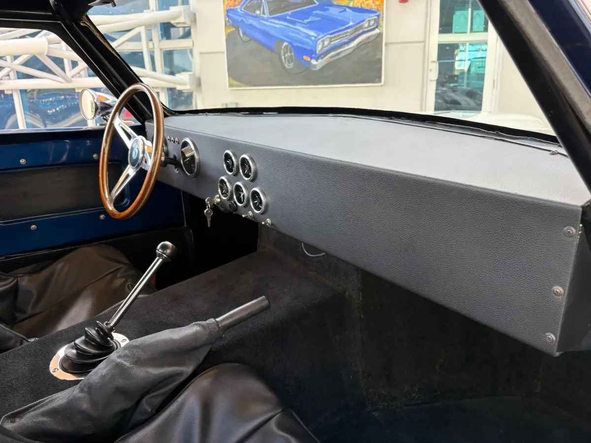 Vehicle photo 41