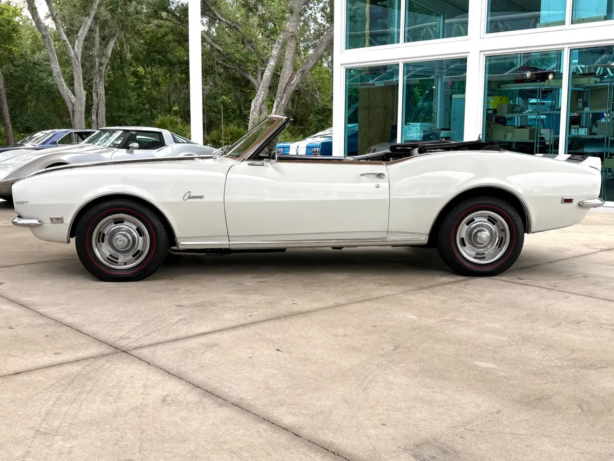 Vehicle photo 10