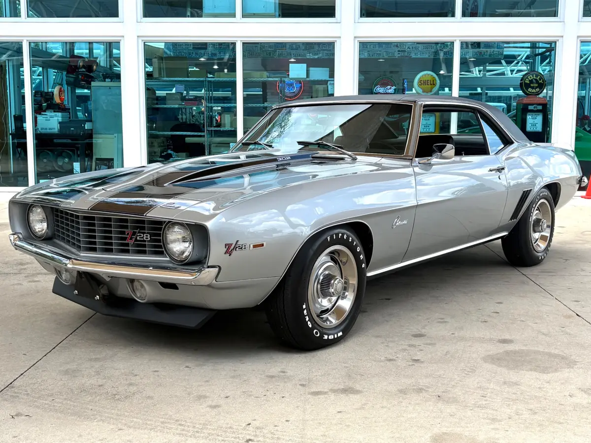 Vehicle photo 11