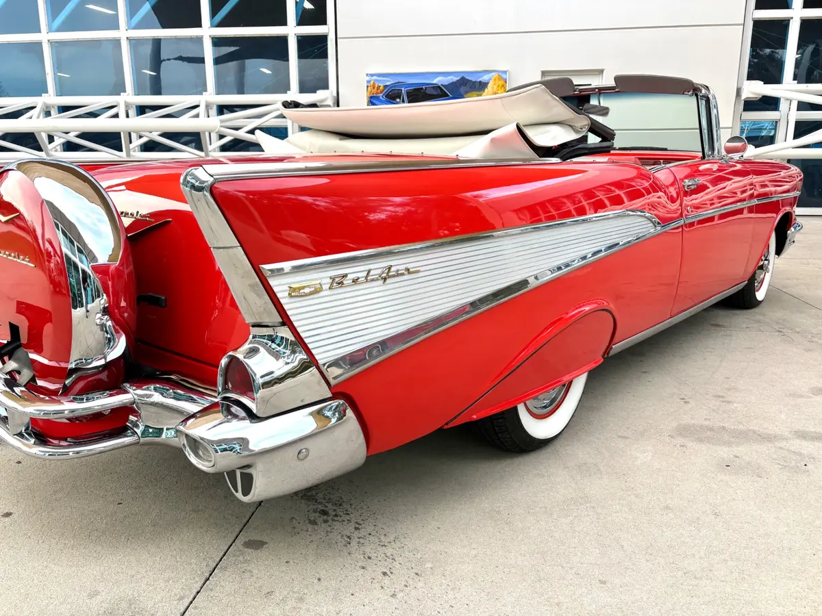 Vehicle photo 17