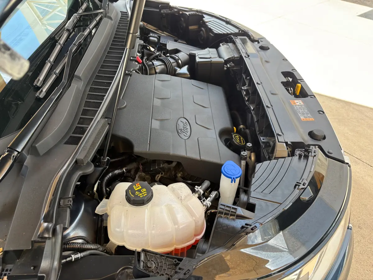 Vehicle photo 25