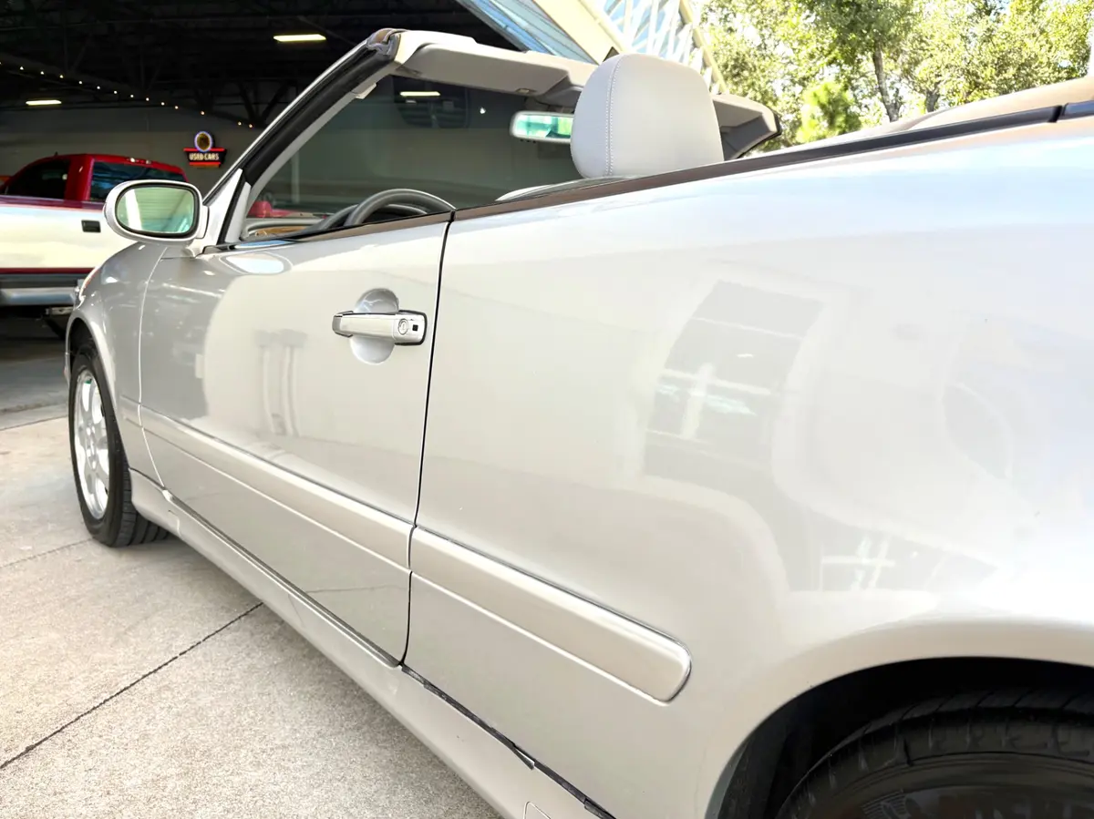 Vehicle photo 14