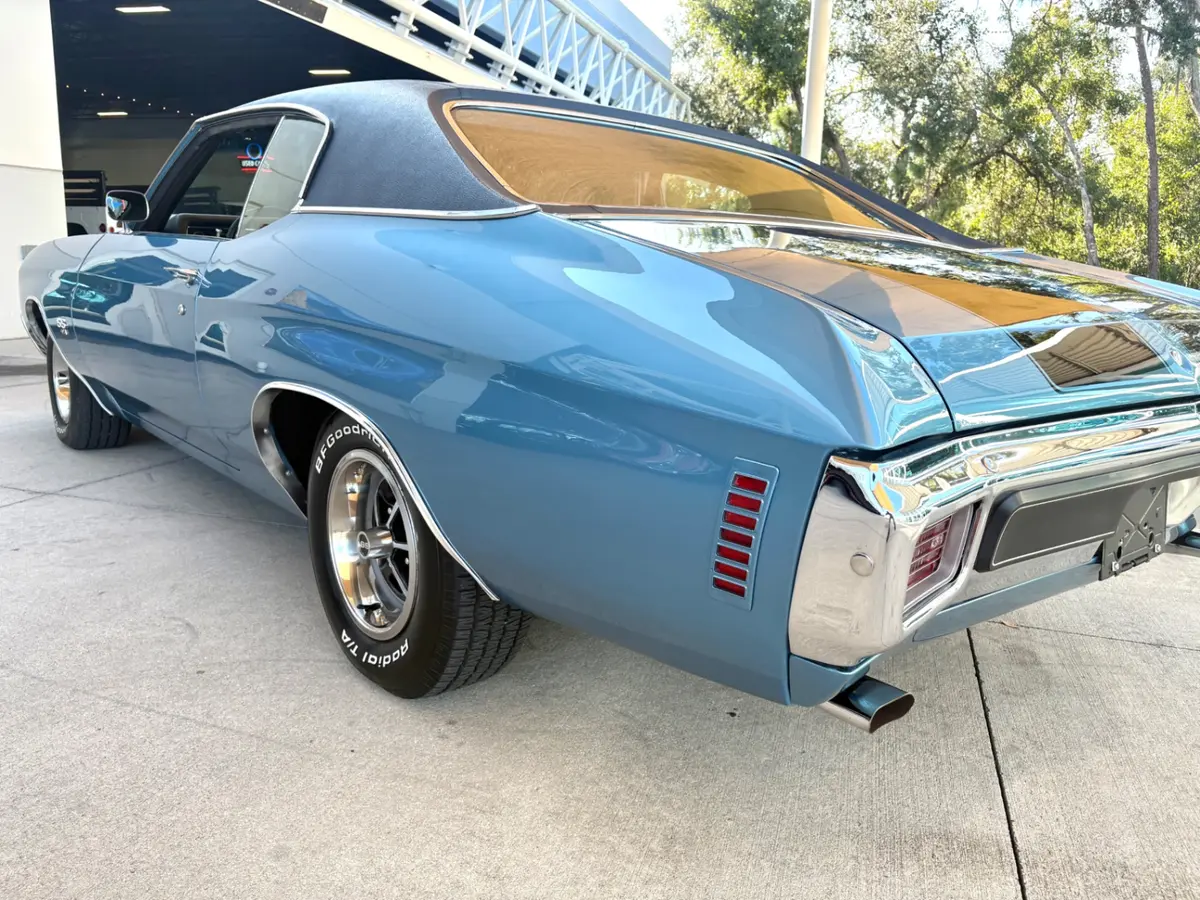 Vehicle photo 16