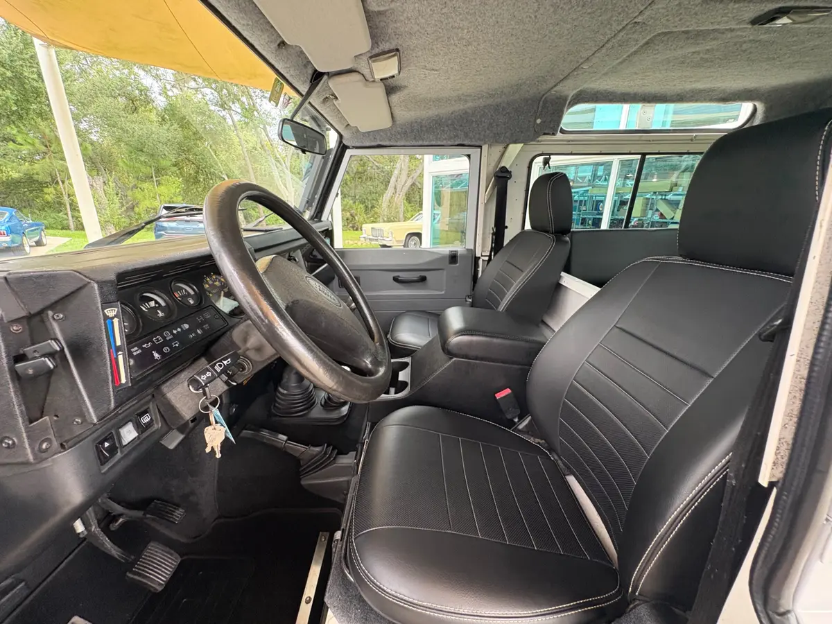 Vehicle photo 34