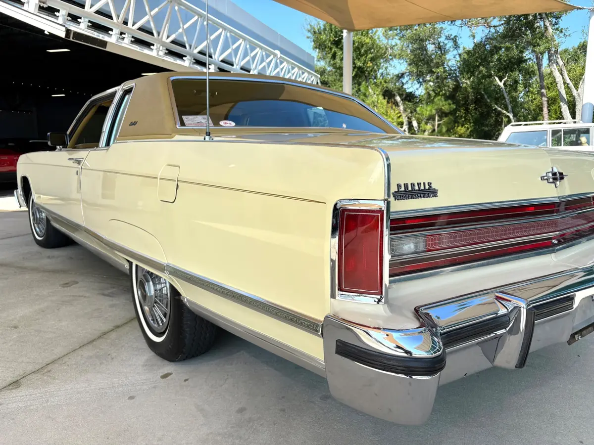 Vehicle photo 17