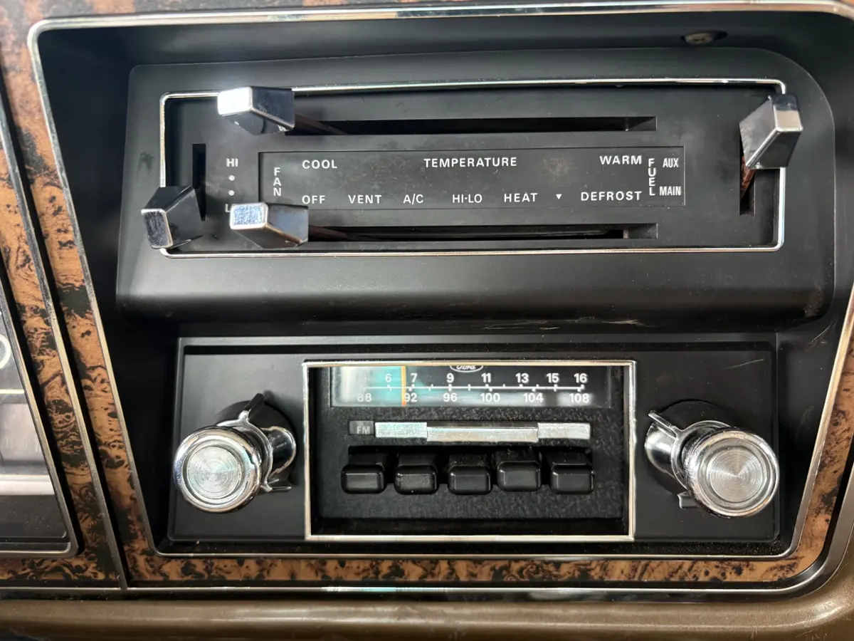 Vehicle photo 42