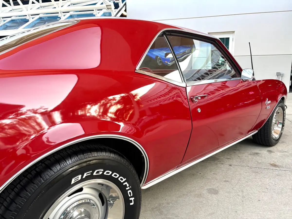 Vehicle photo 18