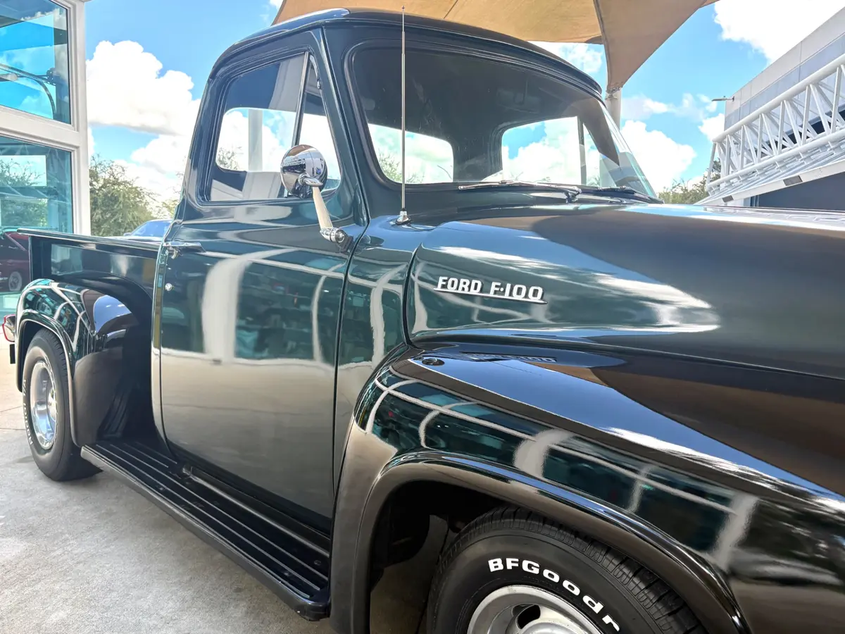 Vehicle photo 18