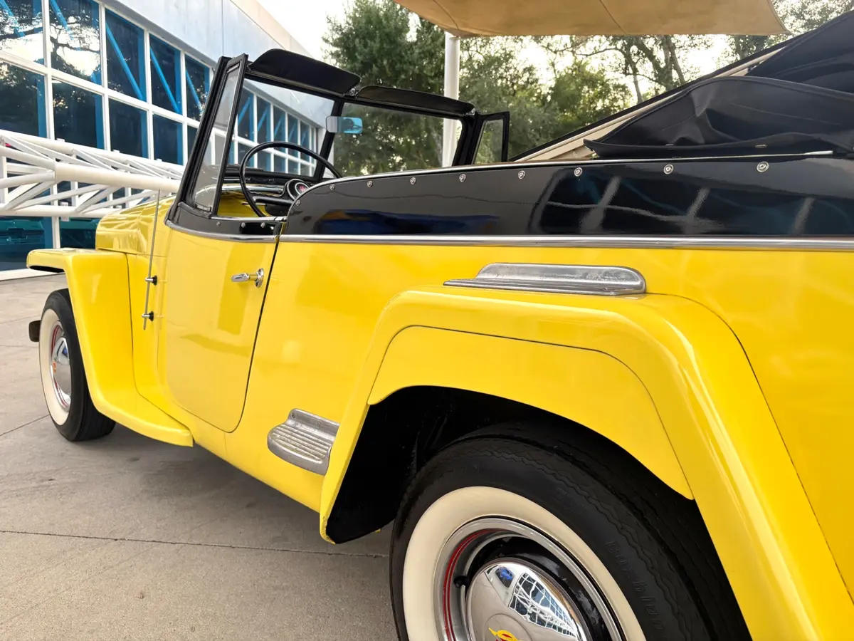 Vehicle photo 14