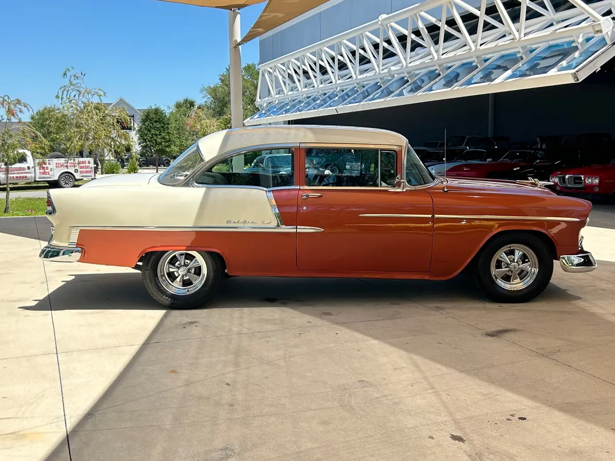 Vehicle photo 4