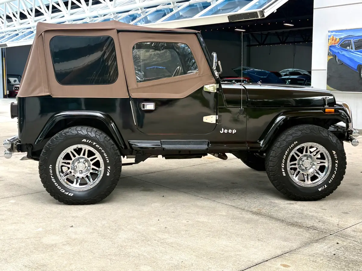 Vehicle photo 5