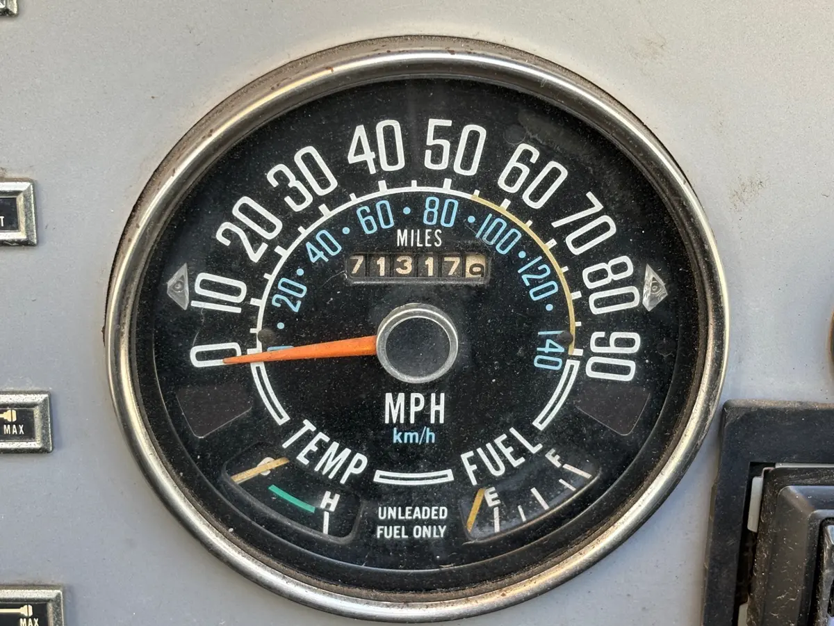 Vehicle photo 24