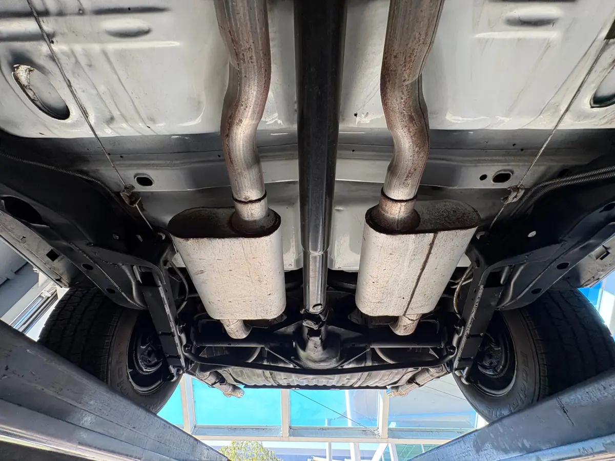 Vehicle photo 57
