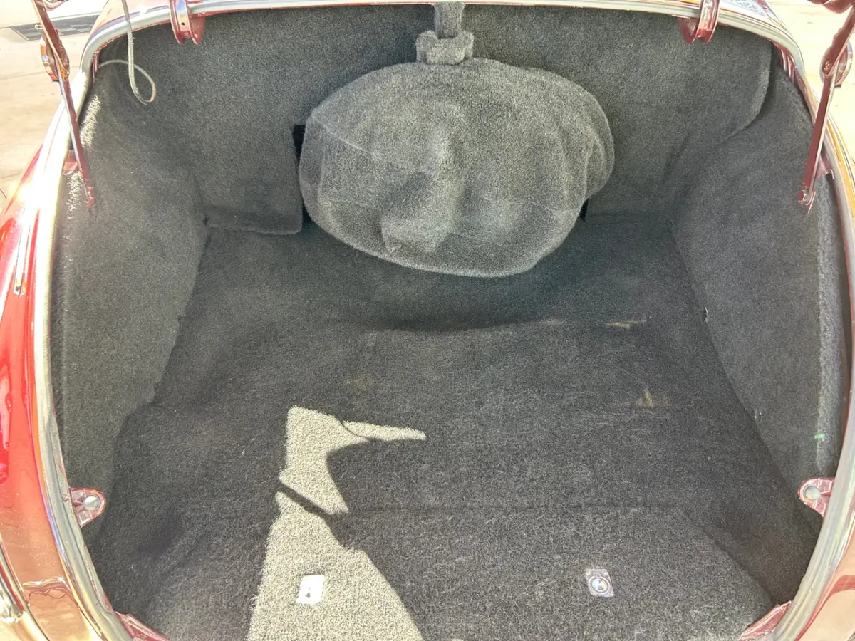 Vehicle photo 8