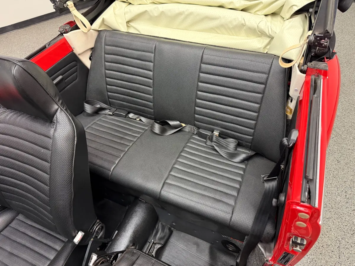 Vehicle photo 28