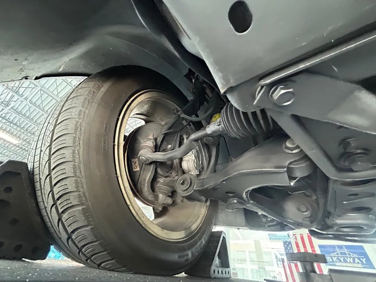 Vehicle photo 44