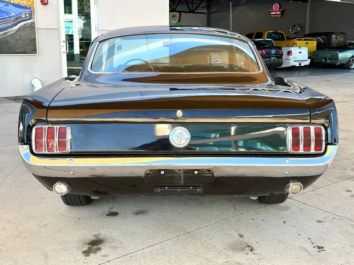 Vehicle photo 7