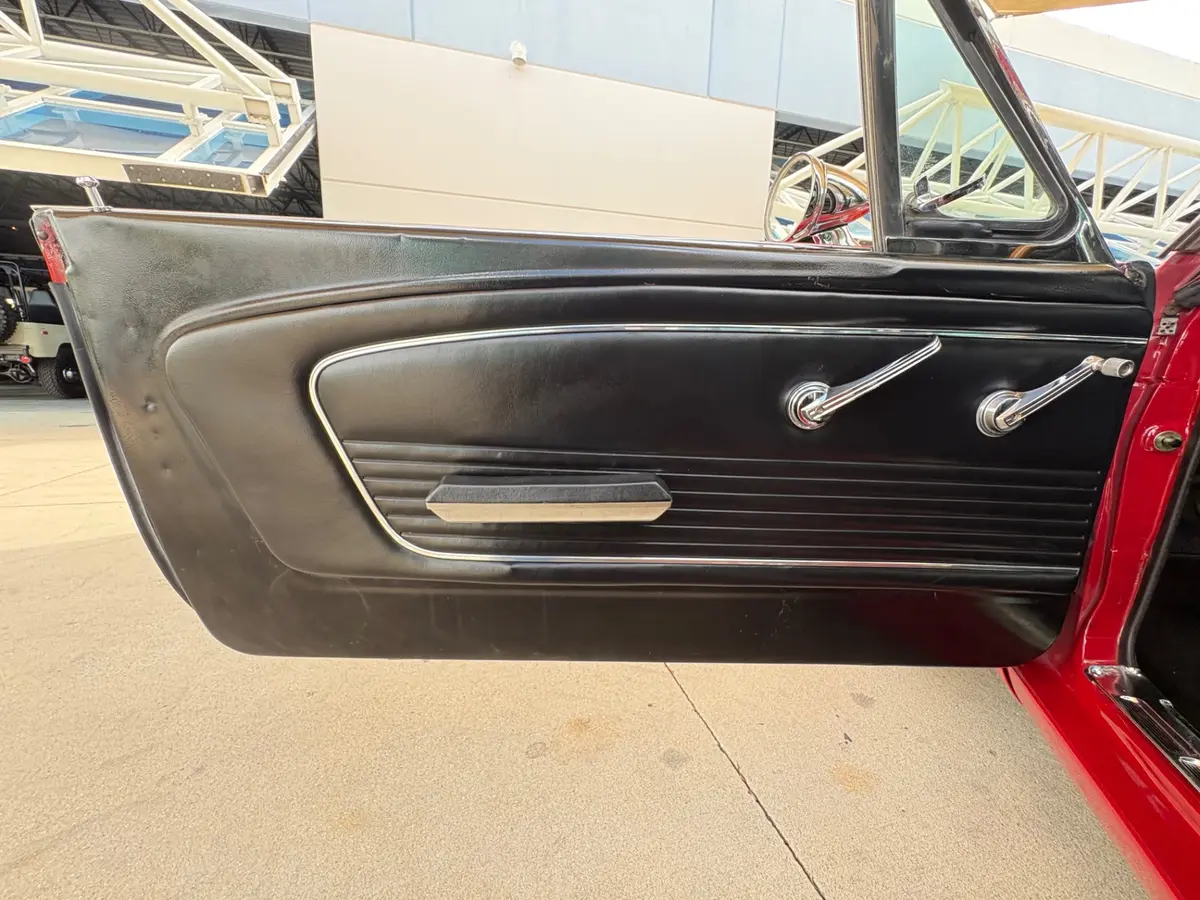 Vehicle photo 32