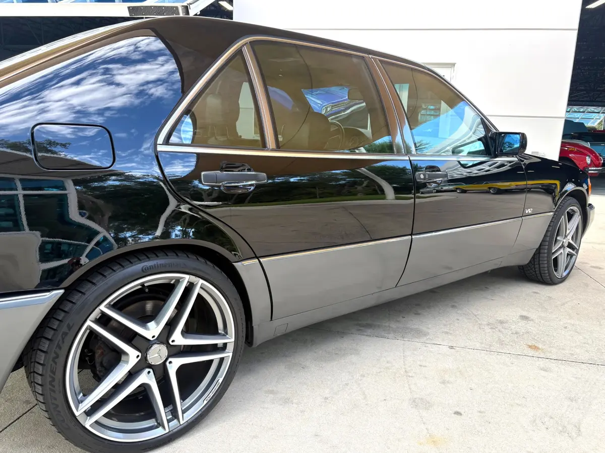 Vehicle photo 17