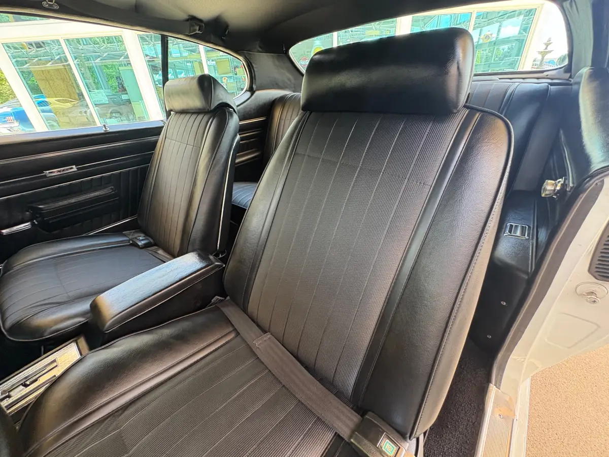 Vehicle photo 37