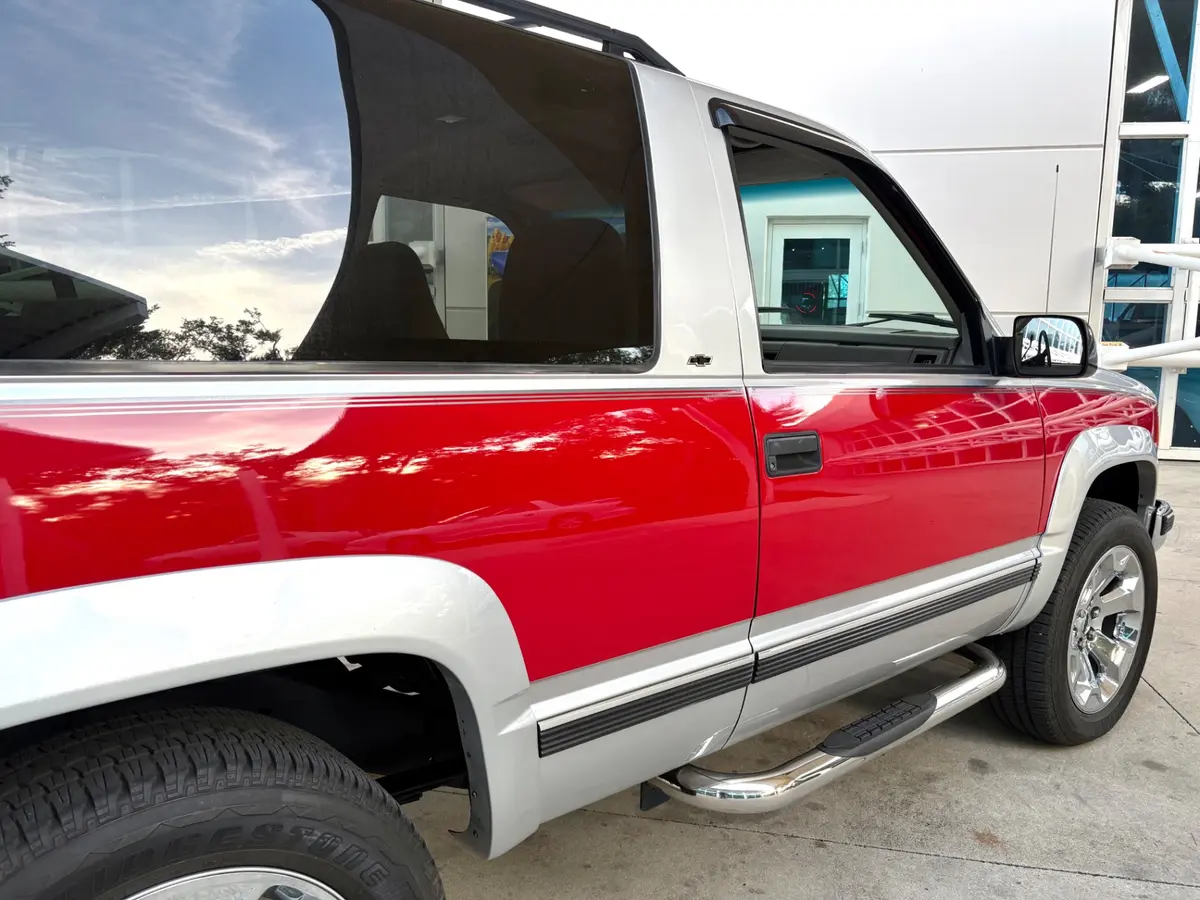 Vehicle photo 16