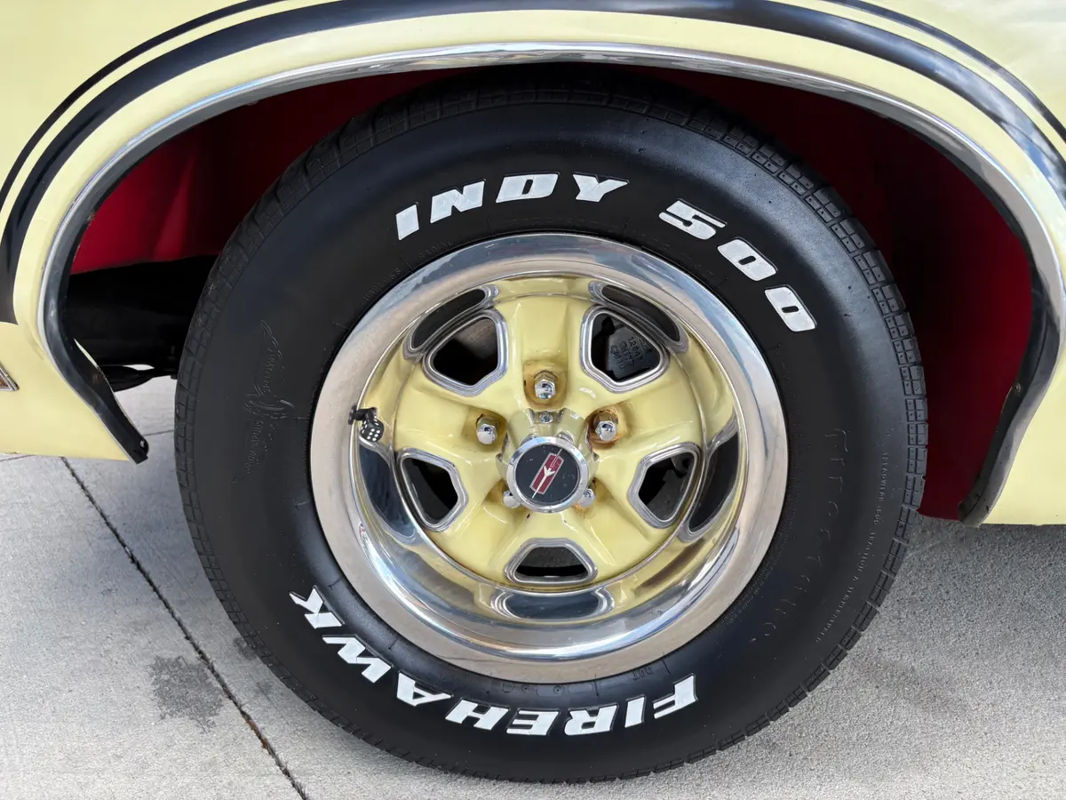 Vehicle photo 21