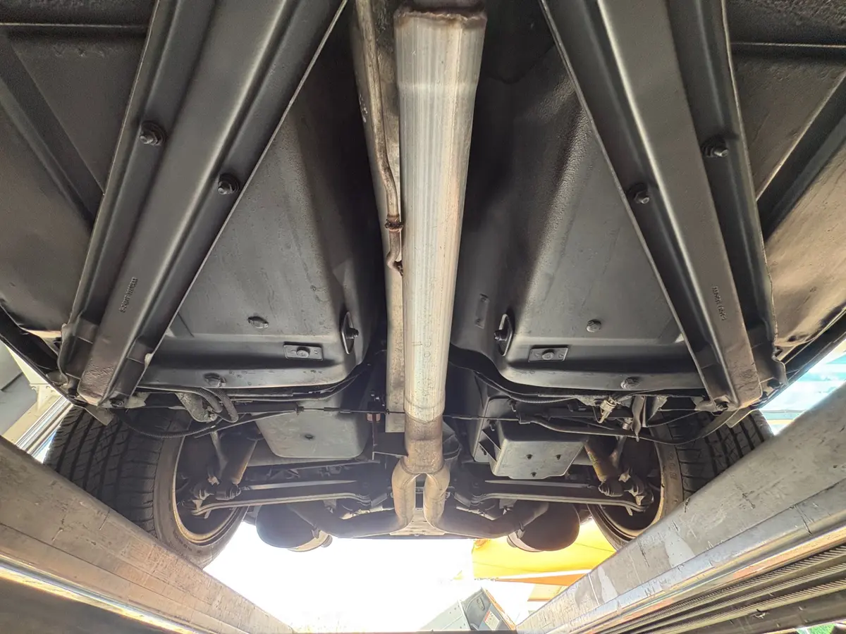 Vehicle photo 21