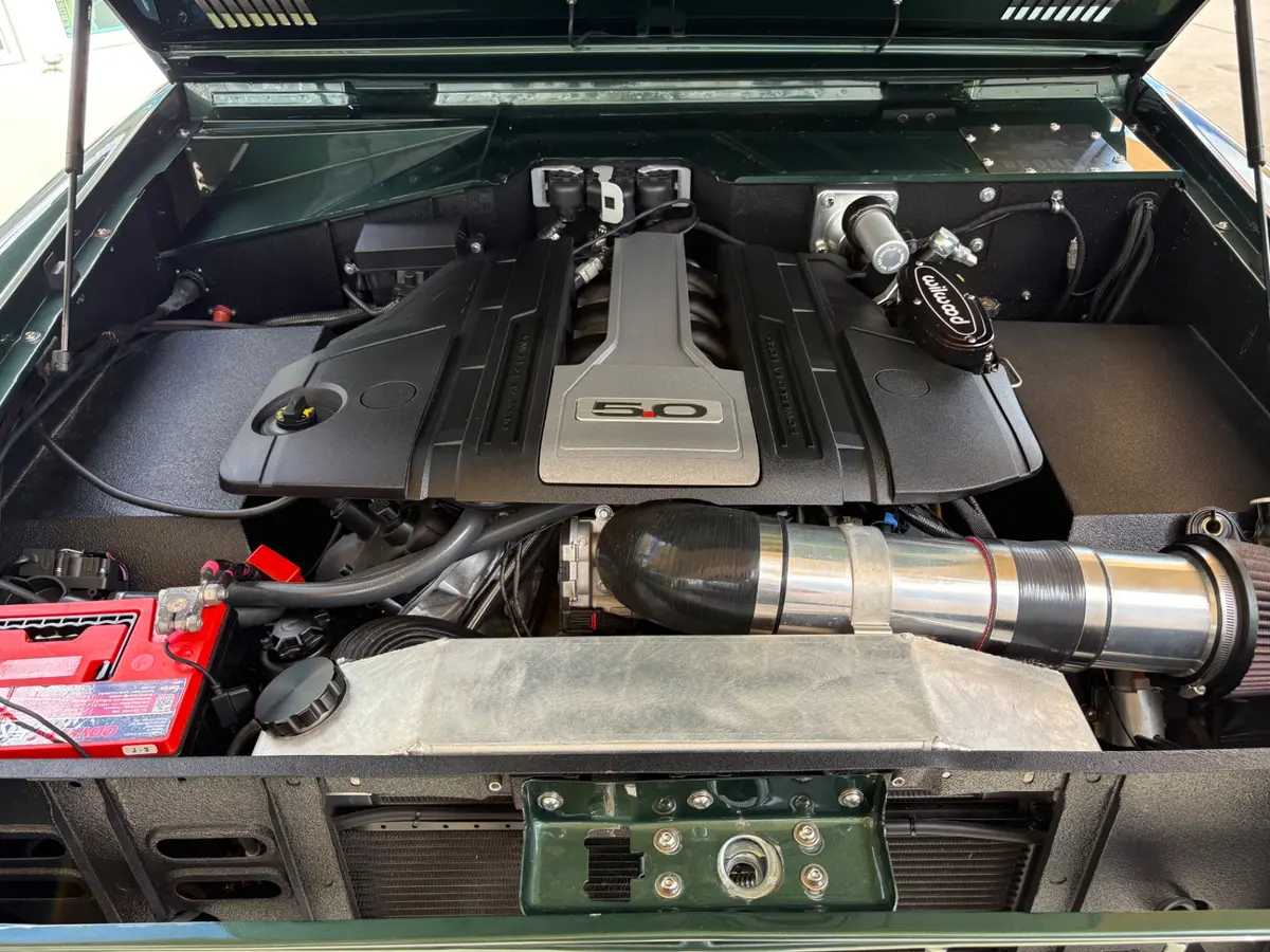 Vehicle photo 37