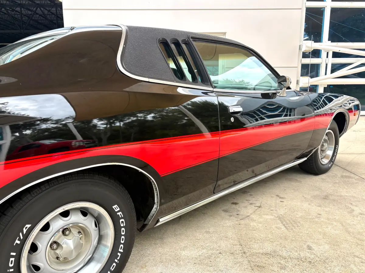 Vehicle photo 17