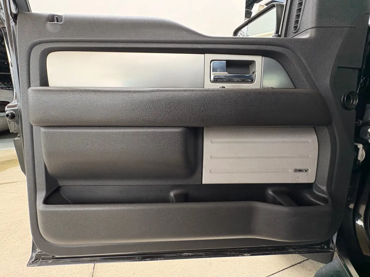 Vehicle photo 31